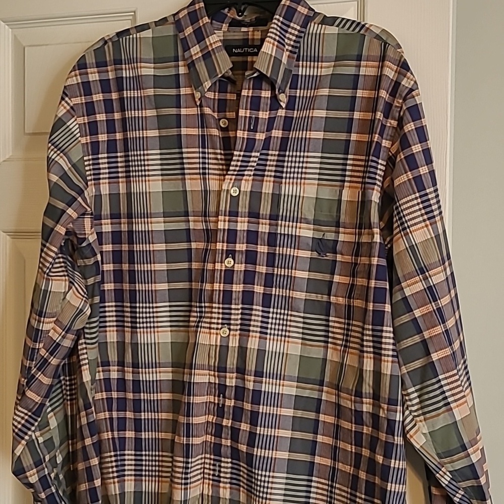 Nautica men's plaid long-sleeved button-up shirt size Large